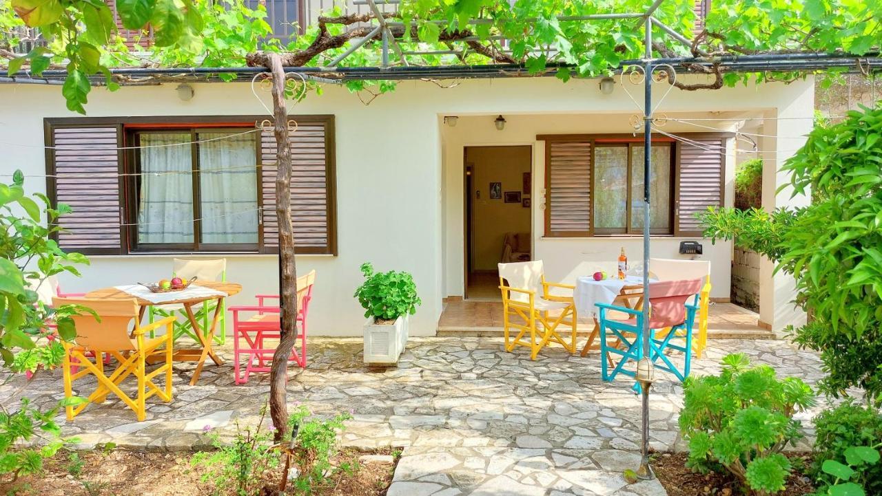 Lourantos Studios & Apartments Vathy  Exterior photo