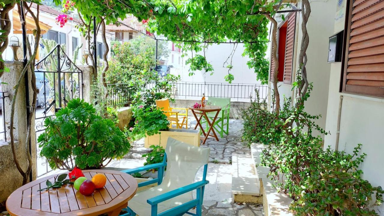 Lourantos Studios & Apartments Vathy  Exterior photo