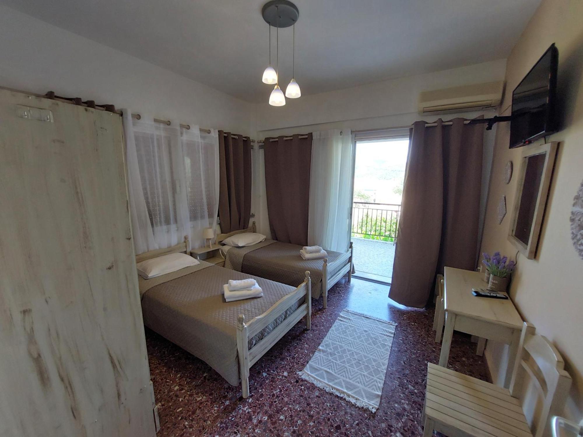 Lourantos Studios & Apartments Vathy  Exterior photo